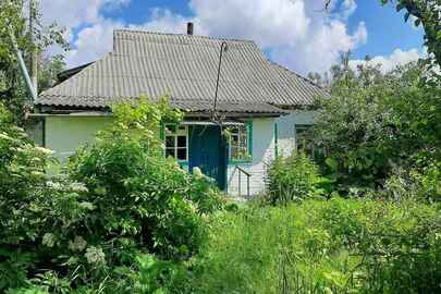 Житловий будинок з допоміжними господарчими будівлями заг. пл. 64.2 кв.м. та земельна діл. заг. пл. 0.0981 га КН 5322610100:50:005:0135 за адресою: Полтавська обл., м. Лохвиця, вул. Лугова, 30