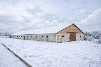 Будівля зерноскладу, реєстраційний номер 8452570, що розташована за адресою: Дніпропетровська обл., Дніпровський р-н (колишній Солонянський р-н), с.Любимівка, вул. Шевченко, буд.39