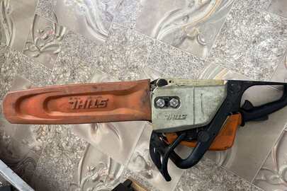Конфісковане майно за рішенням суду: бензопила марки "STIHL" MS180 помаранчева, бувша у використанні, рік виготовлення не відомий, робочий стан не перевірявся